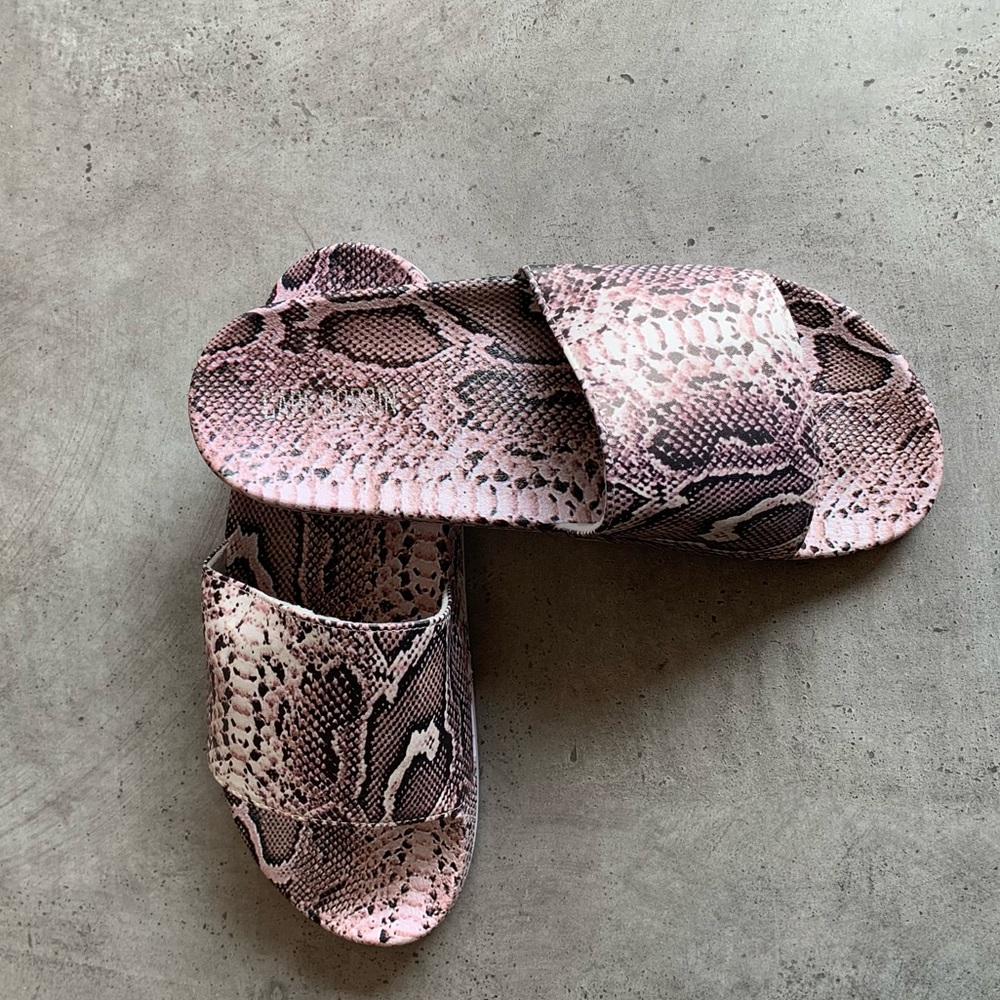 Snakeskin Slides🐍